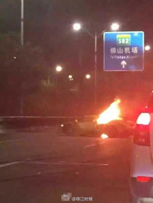 蘭博基尼跑車撞貨車燒成廢鐵 司機當場死亡