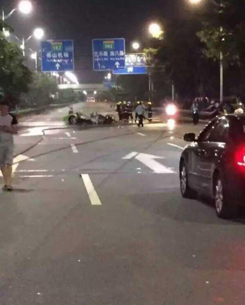 蘭博基尼跑車撞貨車燒成廢鐵 司機當場死亡