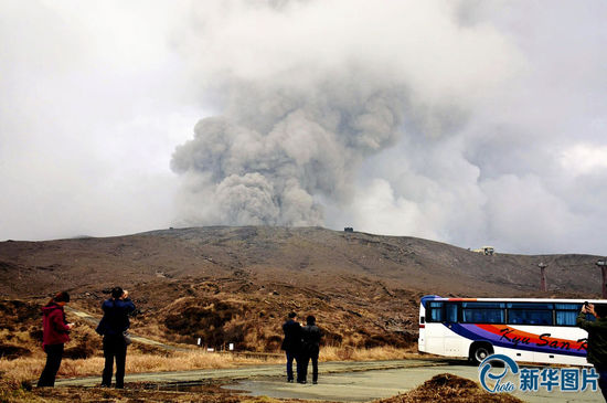 日本阿蘇中岳火山發生噴發 噴煙高達1000米