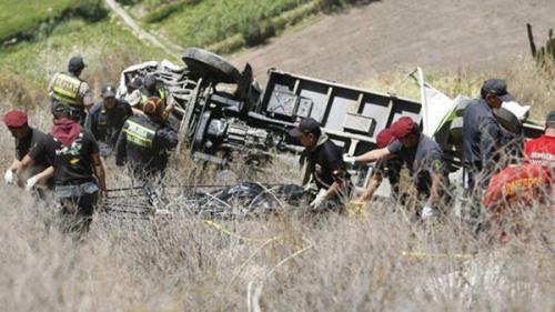 秘魯南部一客車墜落山谷，至少25人死亡網頁截圖