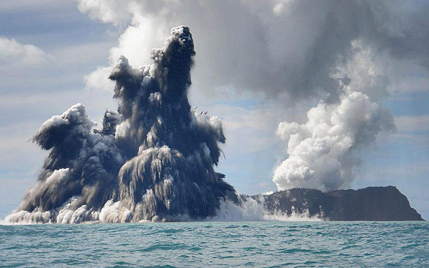 太平洋海底火山噴發催生新島嶼