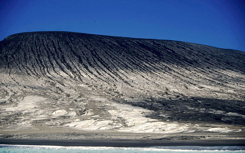 太平洋海底火山噴發催生新島嶼