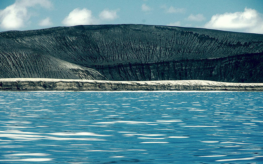 太平洋海底火山噴發催生新島嶼