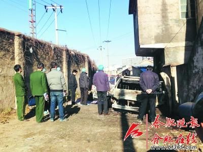 合肥一失火轎車后座發現兩具尸體（圖）