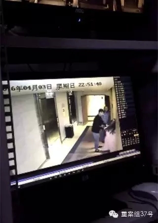 一女子在酒店被陌生男子拖拽。    視頻截圖