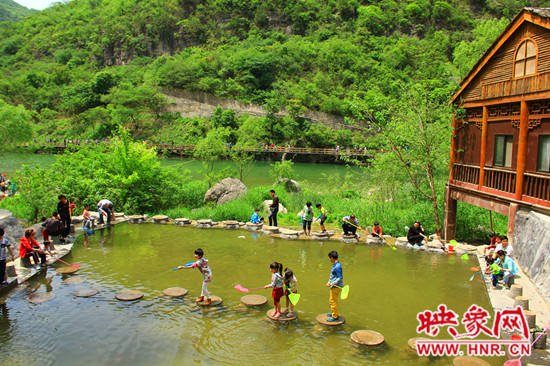 到青天河玩水盡享清涼  感受觀音峽靜謐心靈之旅