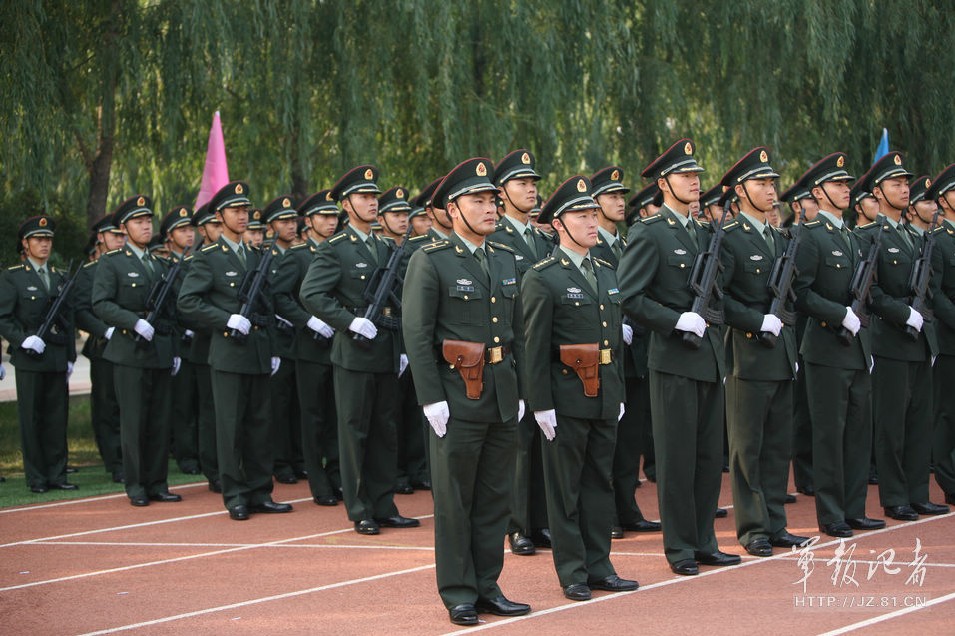 走進裝甲兵工程學院2012級新生閱兵場