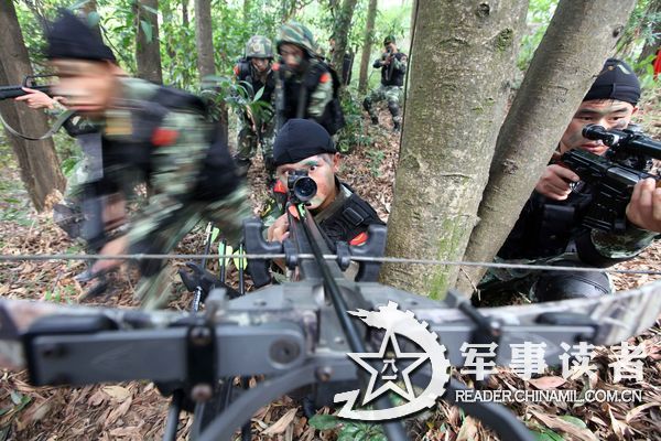 退伍特戰老兵用最后一次反恐對抗演練告別軍營