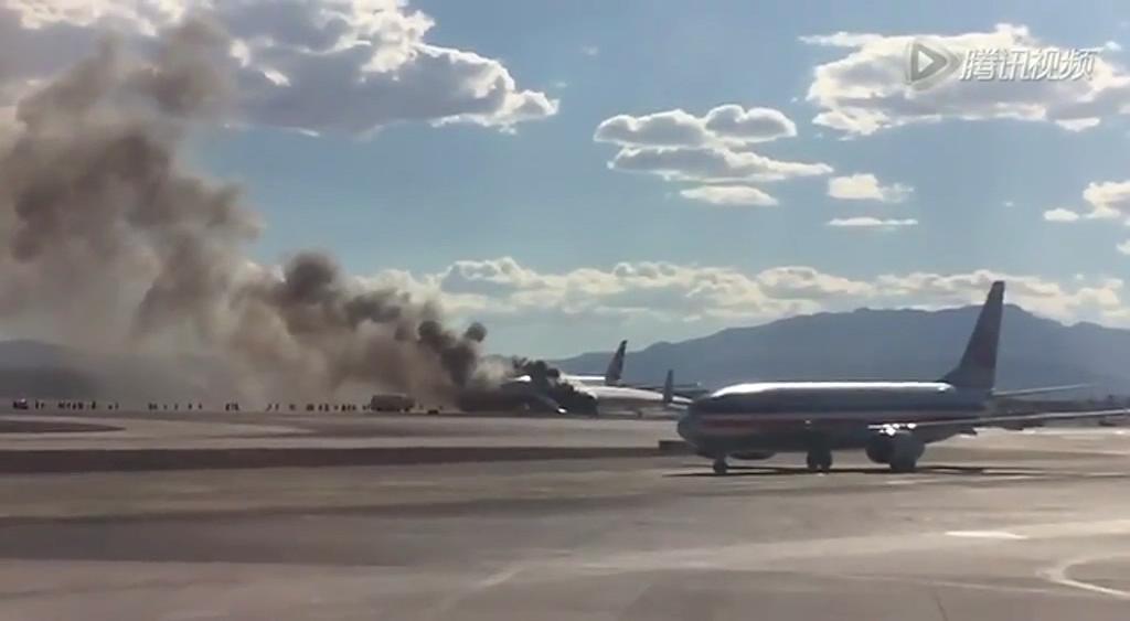 英國(guó)航空公司飛機(jī)跑道上起火 乘客死里逃生