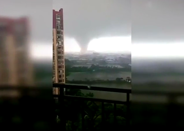 實拍廣東遭遇龍卷風 畫面震撼