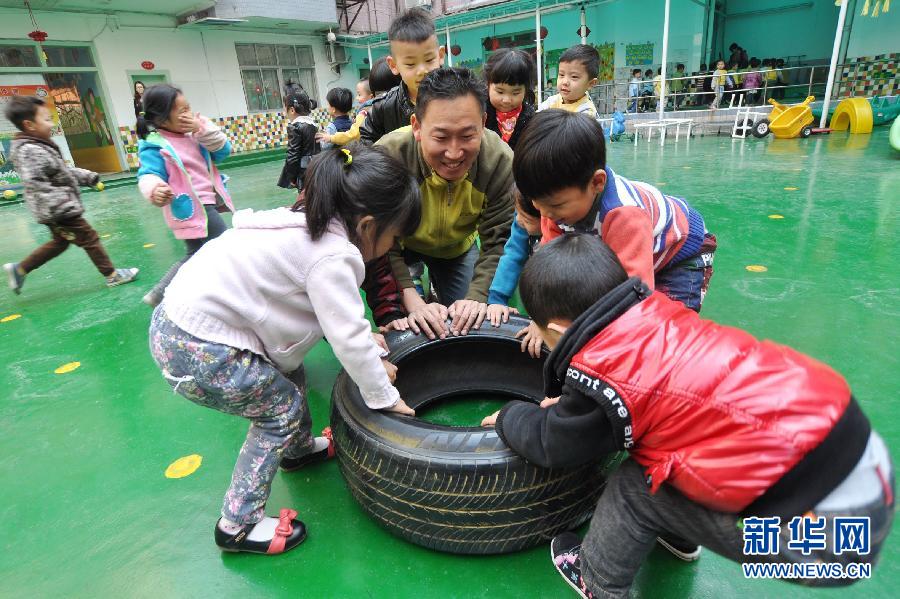 "租"男幼師上體育課