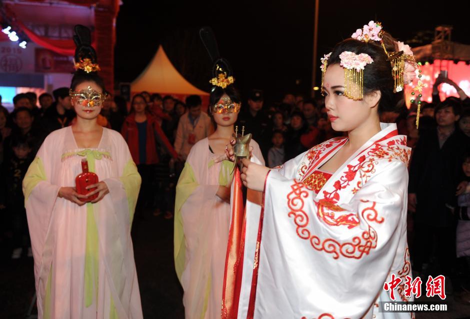 長沙舉行“大唐”祈福會 美女扮武媚娘受熱捧