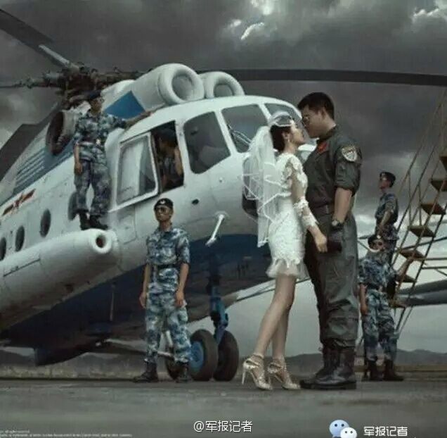 超炫軍人婚紗大片：戰機做背景 新娘美艷